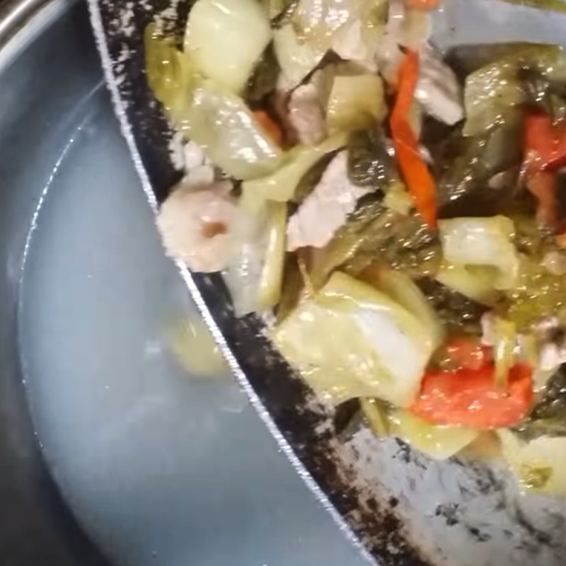 Bước 3 Nấu canh Canh cải chua thịt heo