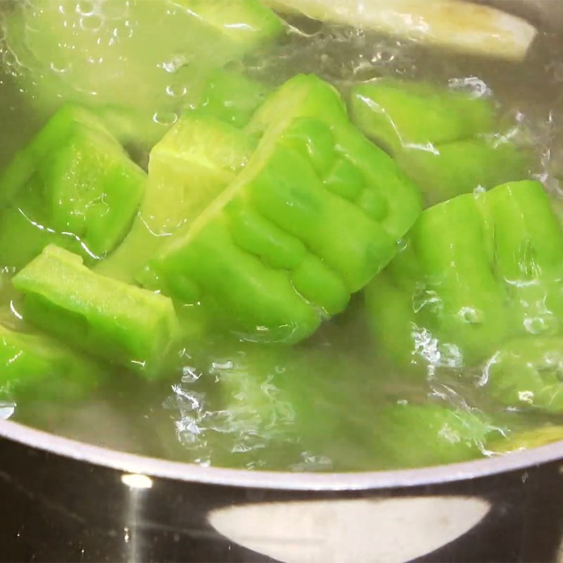 Bước 3 Nấu canh Canh khổ qua hầm xương