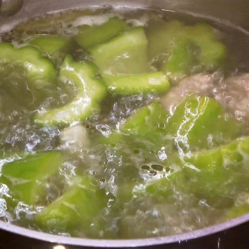 Bước 3 Nấu canh Canh khổ qua hầm xương