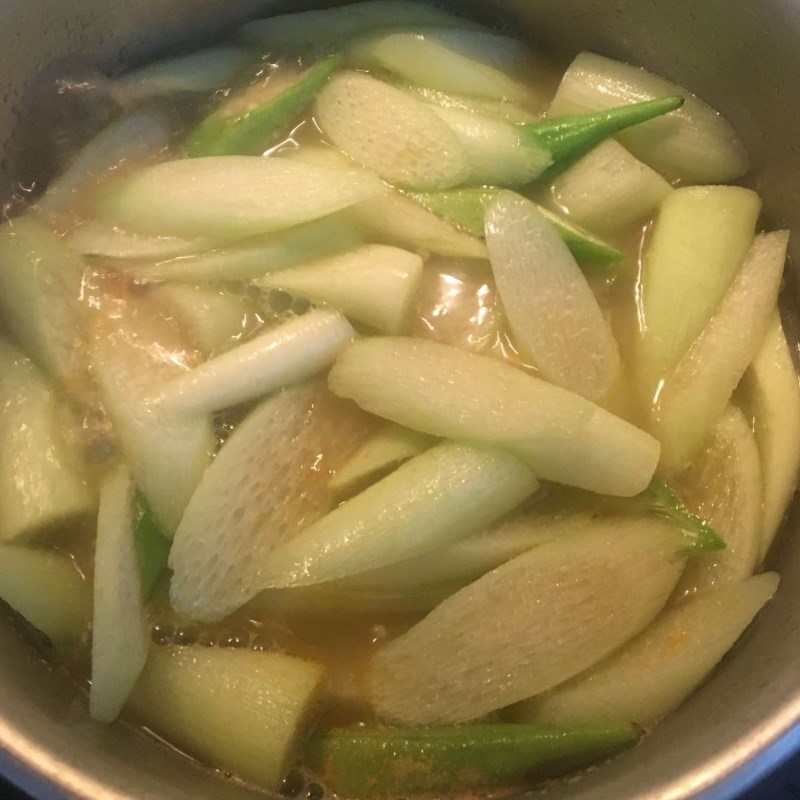 Bước 3 Nấu canh Cá ngân nấu canh chua