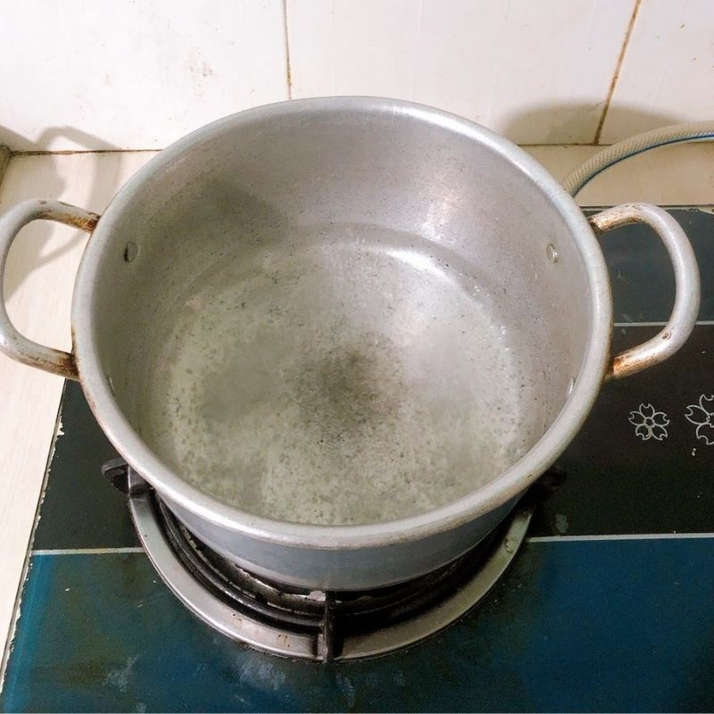 Bước 2 Nấu canh Canh giá đỗ cà chua