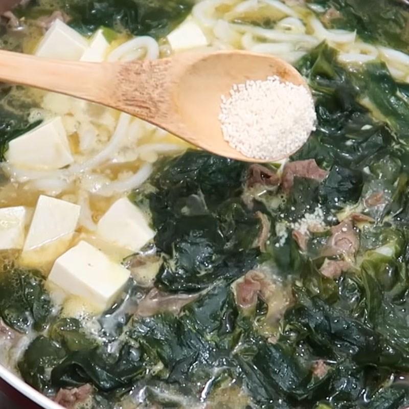 Bước 3 Nấu canh Canh rong biển thịt bò đậu hũ