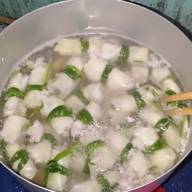 Bước 4 Nấu canh Canh bắp cải cuốn thịt bằm
