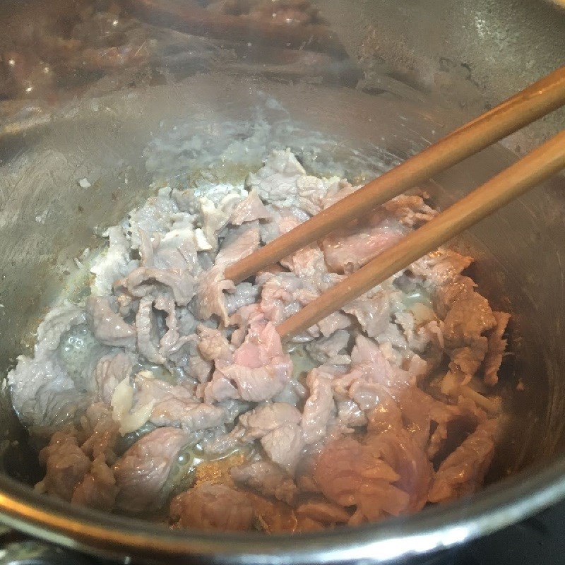 Bước 3 Nấu canh Canh cải cúc thịt bò