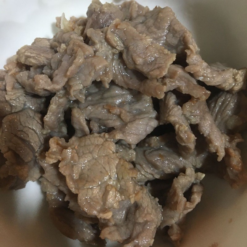 Bước 3 Nấu canh Canh cải cúc thịt bò