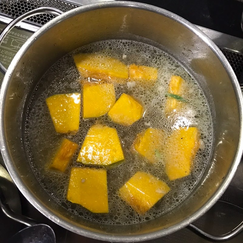 Bước 3 Nấu canh Canh bí đỏ thịt bằm