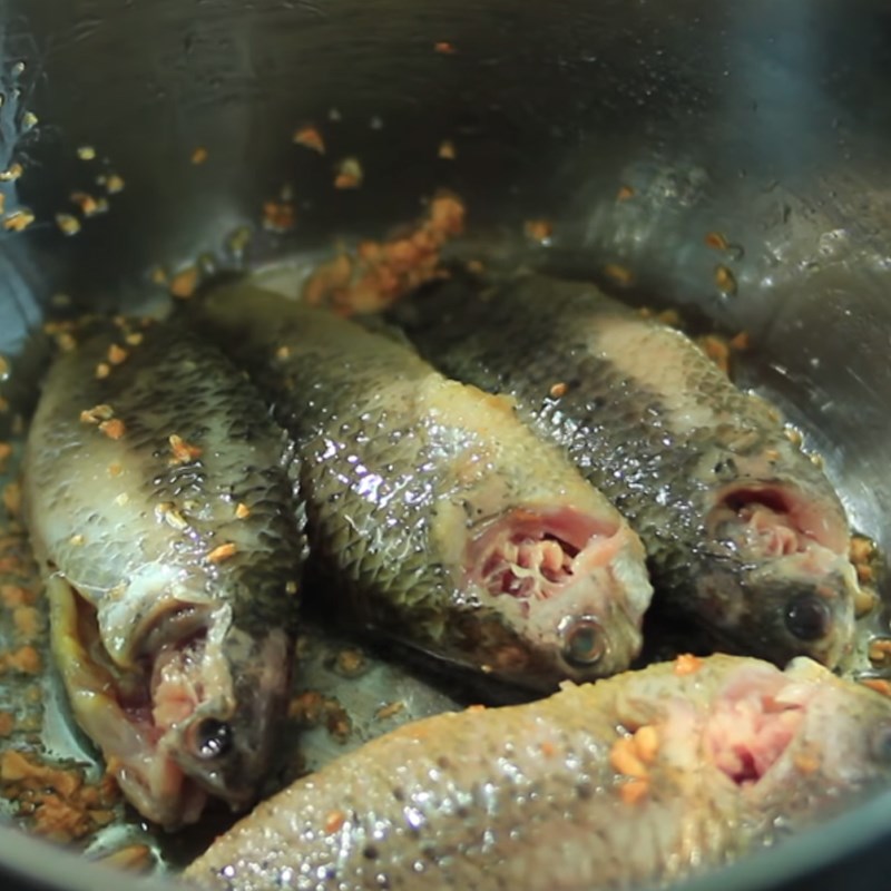Bước 4 Nấu canh chua Canh chua cá rô đồng