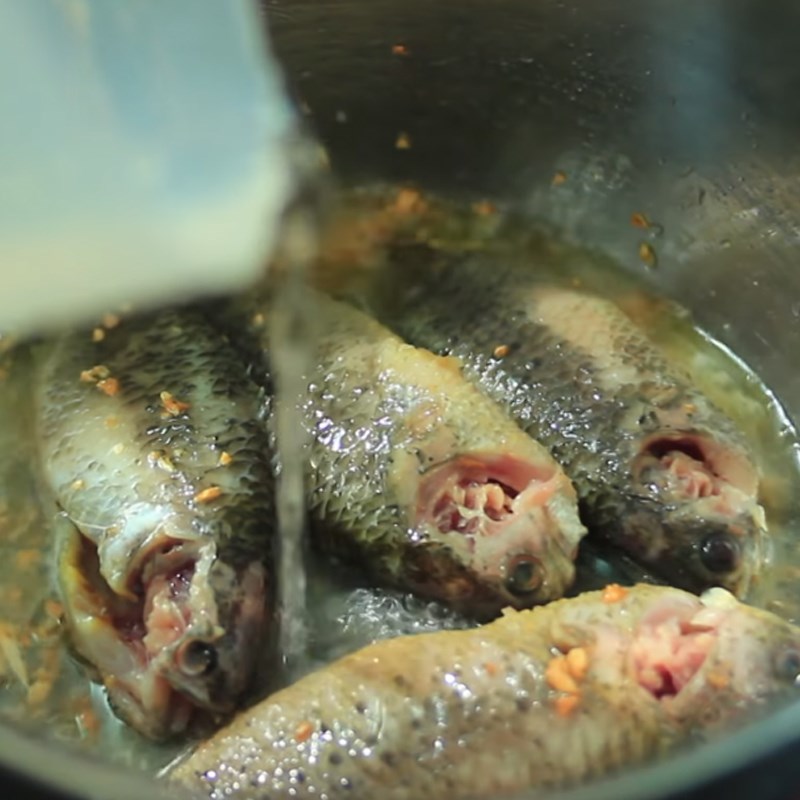 Bước 4 Nấu canh chua Canh chua cá rô đồng
