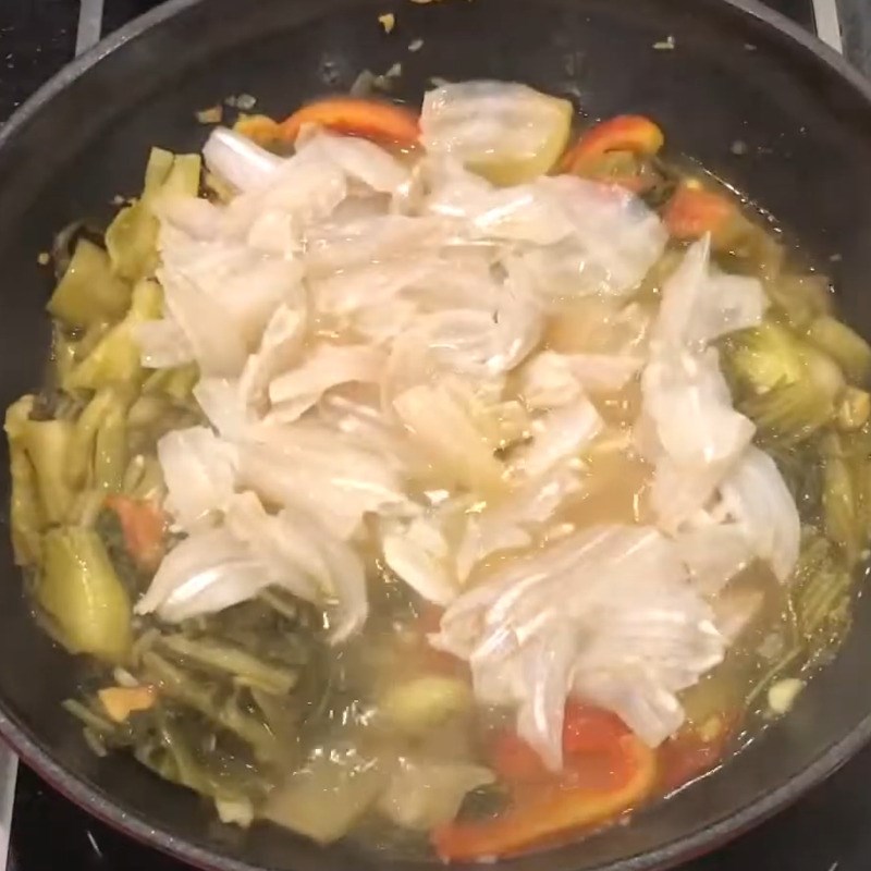 Bước 3 Nấu canh chua cá mai Canh chua cá mai