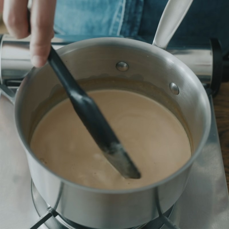 Bước 3 Nấu caramel với kem sữa tươi Panna cotta caramel