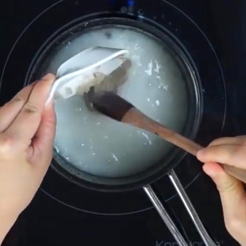 Bước 2 Nấu cháo Cháo tôm rau mồng tơi
