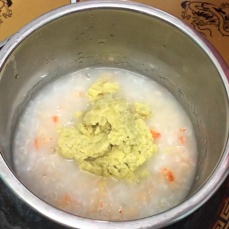 Bước 3 Nấu cháo Cháo tôm rau mồng tơi khoai lang