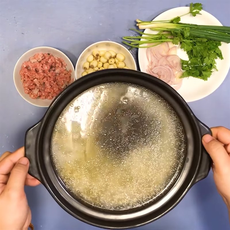 Bước 5 Nấu cháo Cháo bồ câu đậu xanh hạt sen