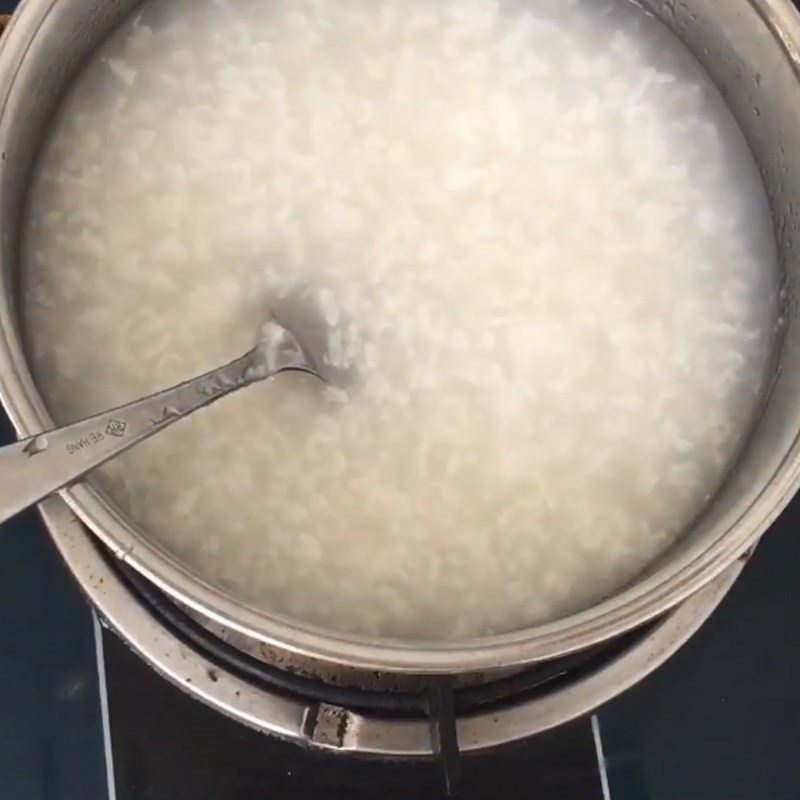 Bước 1 Nấu cháo Cháo cá hồi măng tây