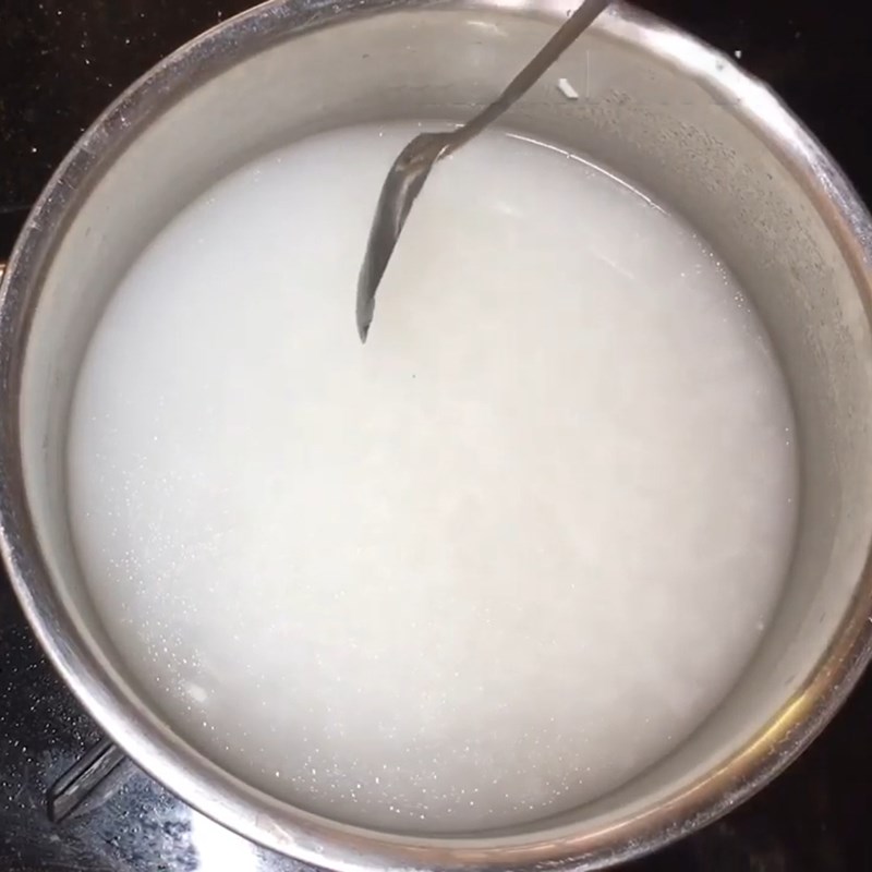 Bước 3 Nấu cháo Cháo cá hồi rau mồng tơi