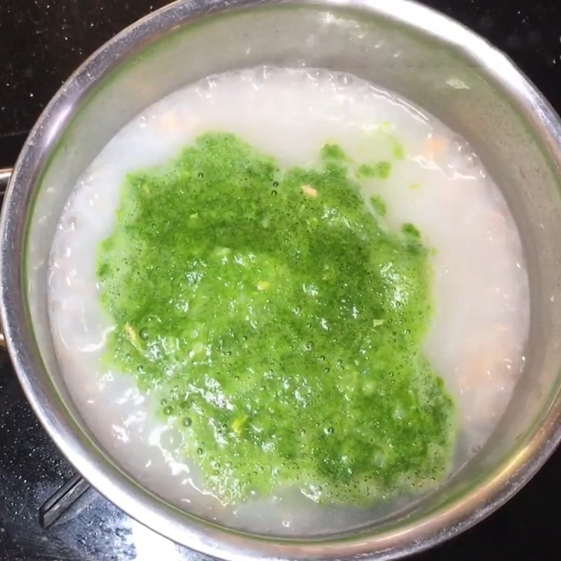 Bước 3 Nấu cháo Cháo cá hồi rau mồng tơi