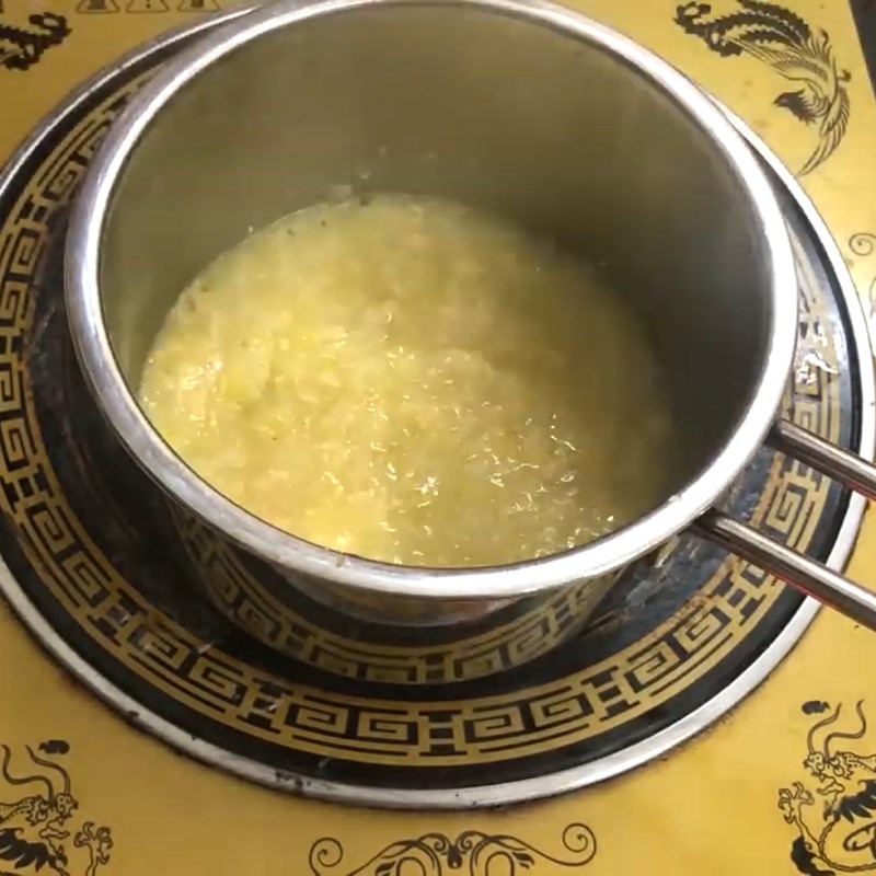 Bước 3 Nấu cháo Cháo cá hồi rau mồng tơi khoai lang
