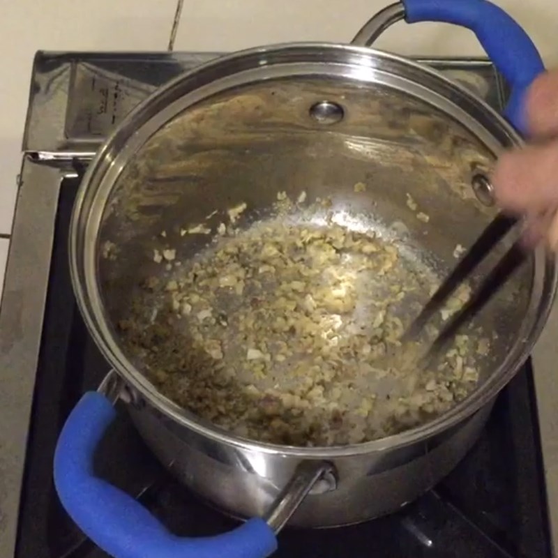 Bước 3 Nấu cháo Cháo nghêu cho bé