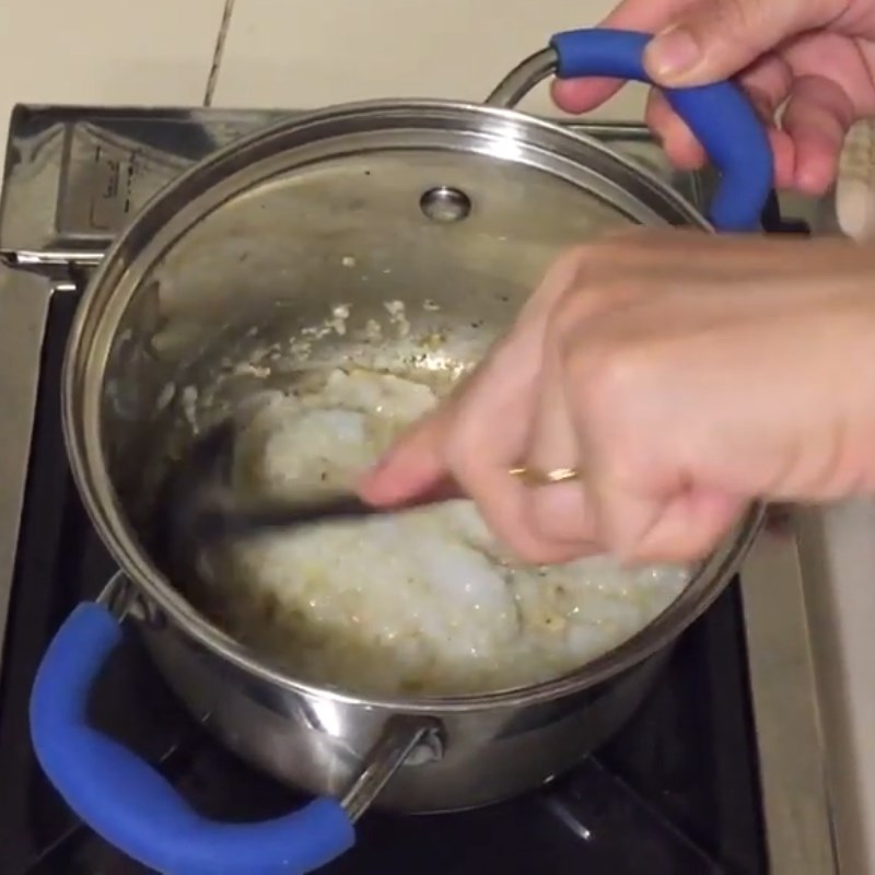 Bước 3 Nấu cháo Cháo nghêu cho bé