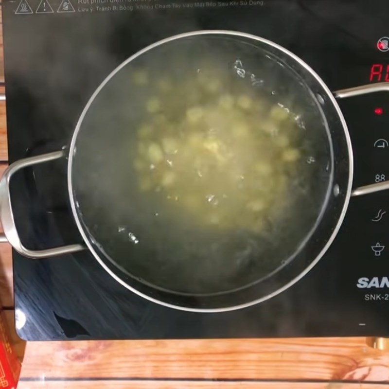 Bước 3 Nấu chè Chè nhãn nhục hạt sen táo đỏ