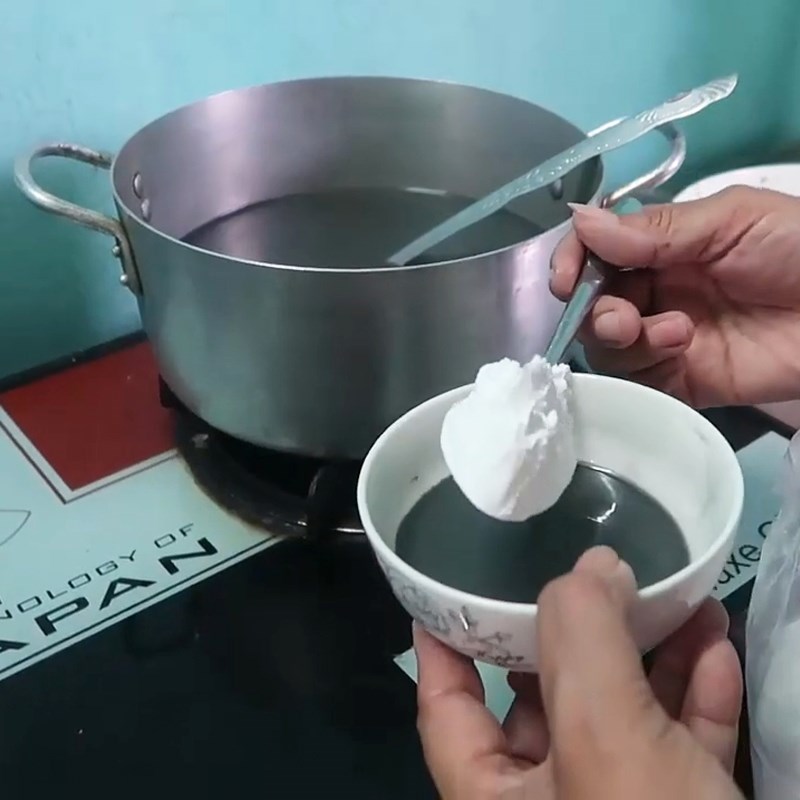Bước 3 Nấu chè Chè mè đen nước cốt dừa