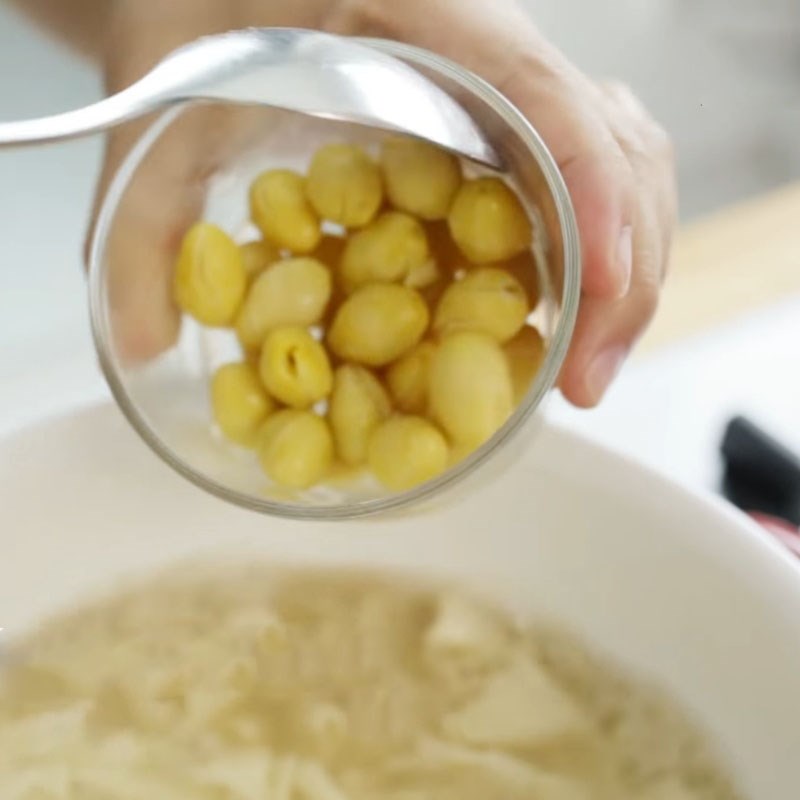 Bước 3 Nấu chè bo bo bạch quả tàu hủ ky Chè bo bo bạch quả tàu hủ ky