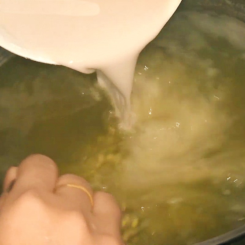 Bước 3 Nấu chè bưởi cốm đậu xanh Chè bưởi cốm đậu xanh