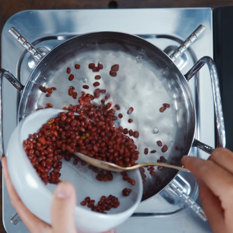 Bước 1 Nấu đậu đỏ Chè halo halo