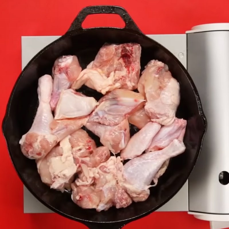 Bước 3 Nấu gà sốt BBQ Cơm gà BBQ phô mai