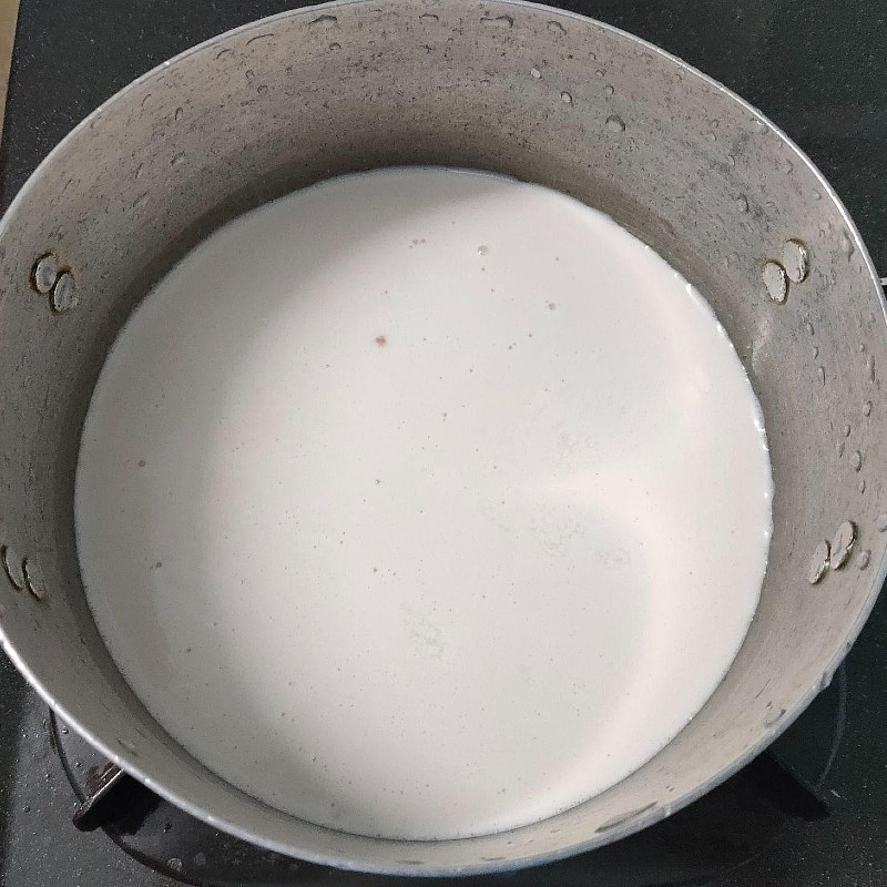 Bước 2 Nấu hỗn hợp bột làm kem Kem chuối trái cây