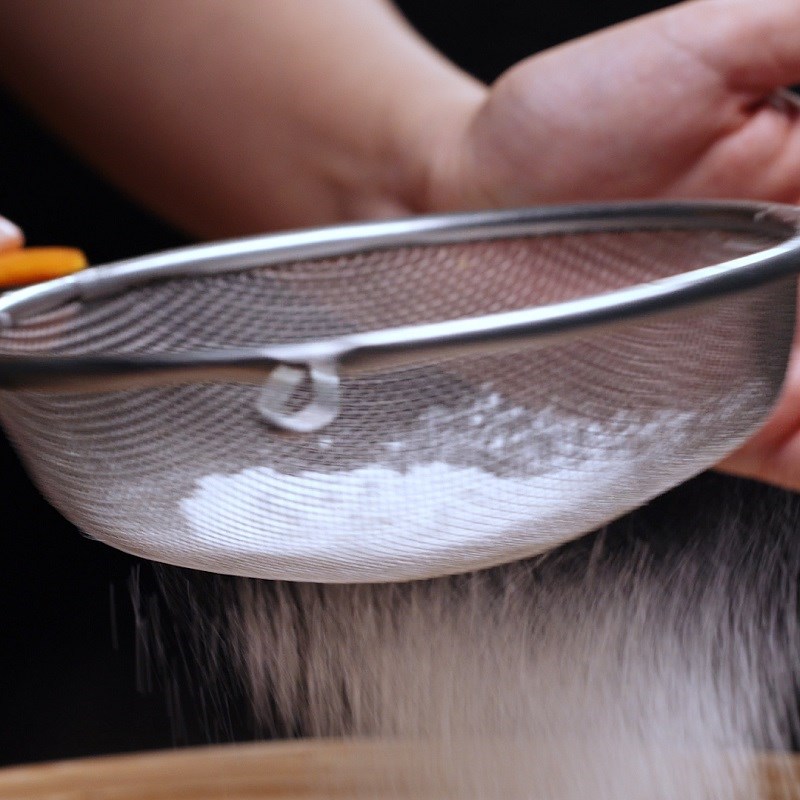 Bước 2 Trộn hỗn hợp bột với nước đường Bánh bò thốt nốt nướng