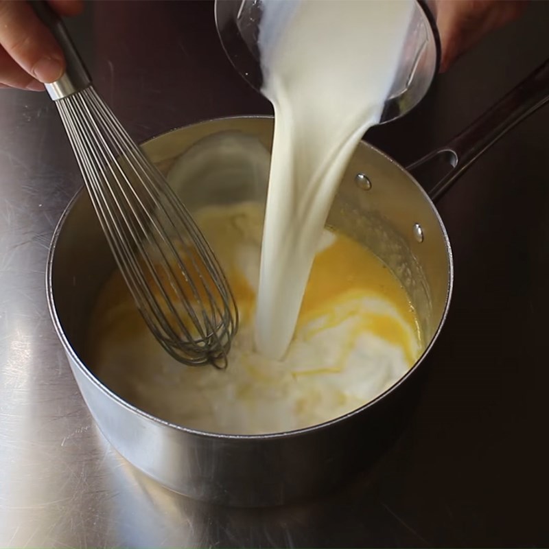 Bước 2 Nấu hỗn hợp pudding Bánh pudding chuối