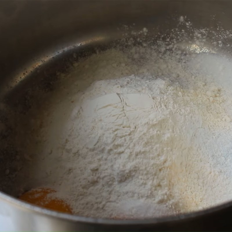 Bước 2 Nấu hỗn hợp pudding Bánh pudding chuối