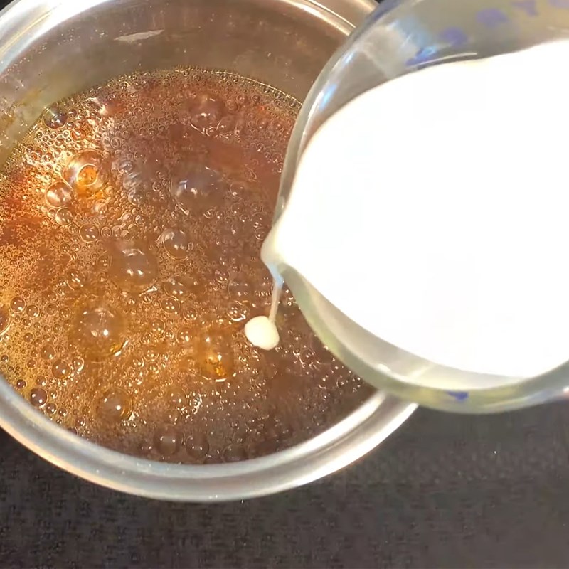 Bước 1 Nấu hỗn hợp sốt caramel Panna cotta sốt caramel