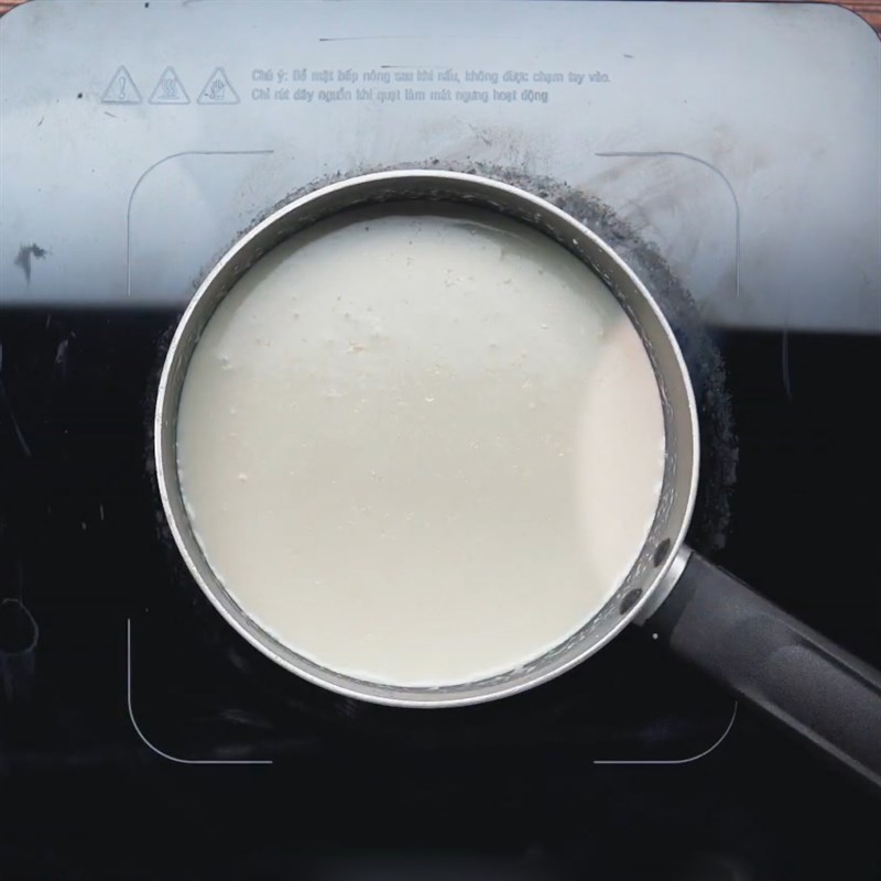 Bước 2 Nấu hỗn hợp trứng và whipping cream Cream brulee