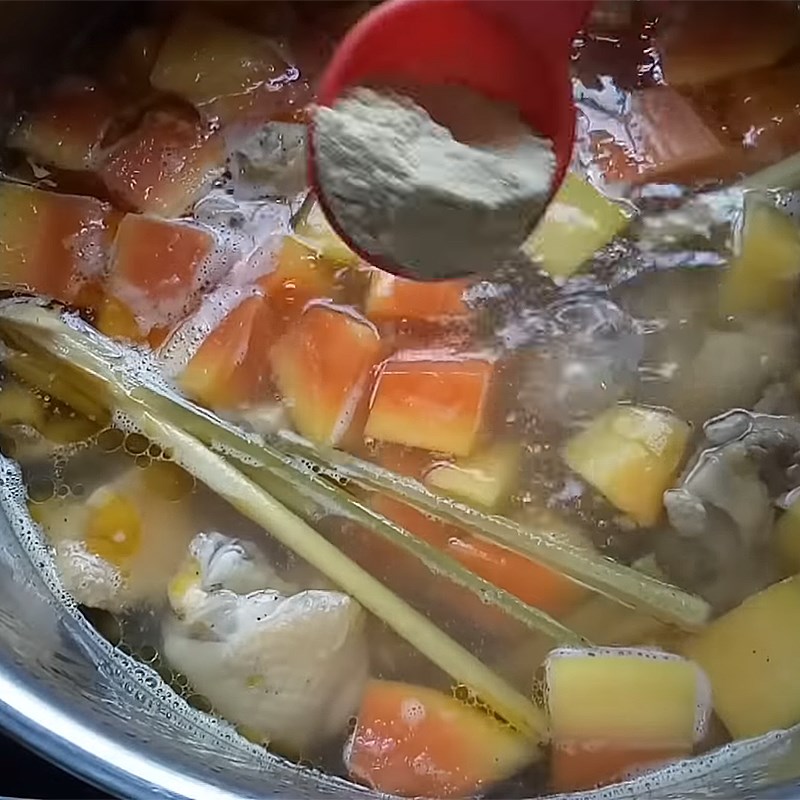 Bước 4 Nấu lẩu Lẩu gà hầm đu đủ