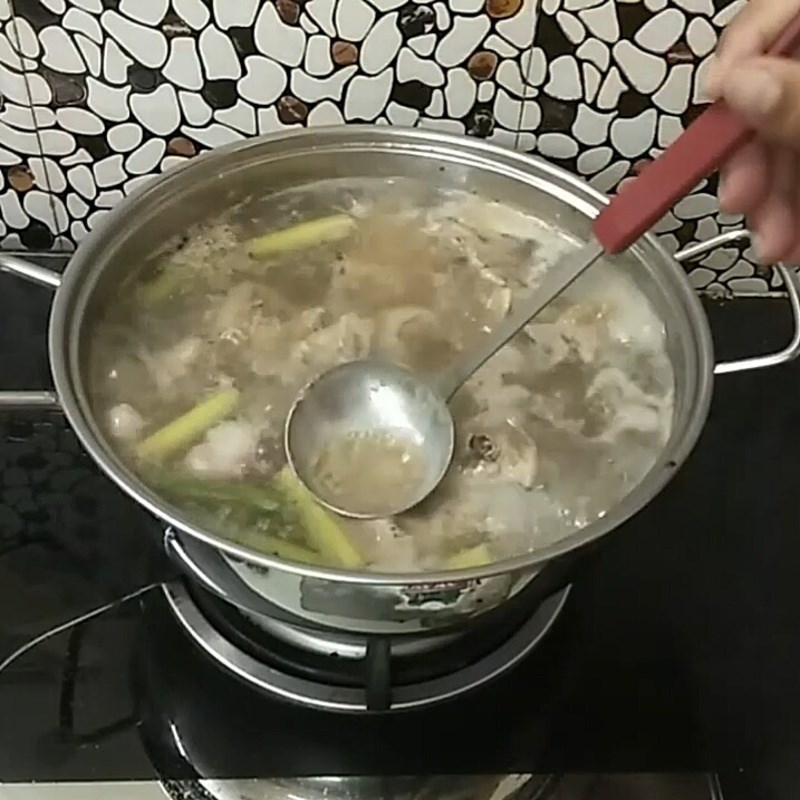 Bước 4 Nấu lẩu Lẩu gà nước dừa