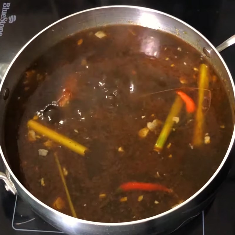 Bước 2 Nấu lẩu Lẩu tom yum siêu đơn giản bằng gói gia vị