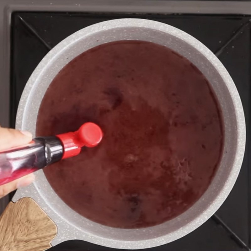 Bước 6 Nấu lớp phủ đỏ Bánh Langminton đỏ