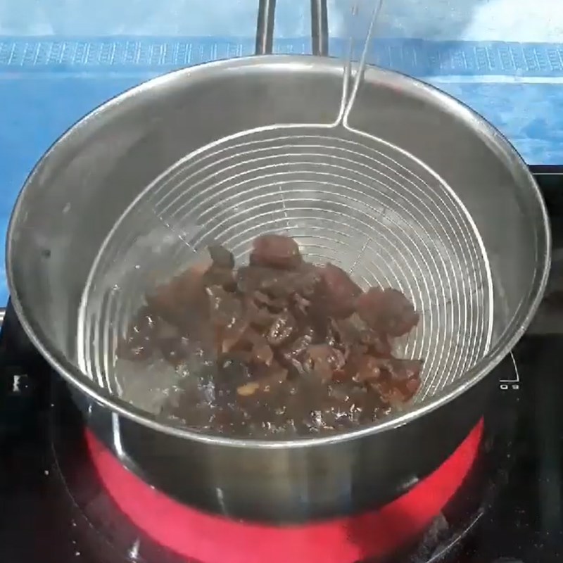Bước 2 Nấu mềm bạch quả và hạt sen Chè bạch quả hạt sen nhãn nhục