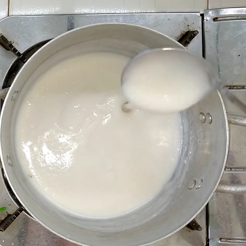 Bước 4 Nấu nước cốt Chè bưởi cốm lá dứa