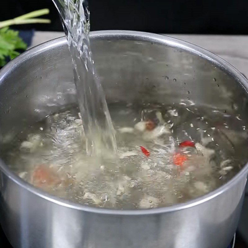 Bước 3 Nấu nước dùng Canh huyết heo nấu cay