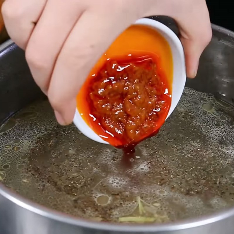 Bước 3 Nấu nước dùng Canh huyết heo nấu cay