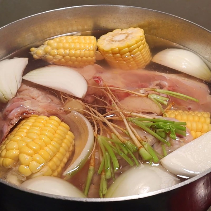 Bước 3 Nấu nước dùng Súp cua gà xé