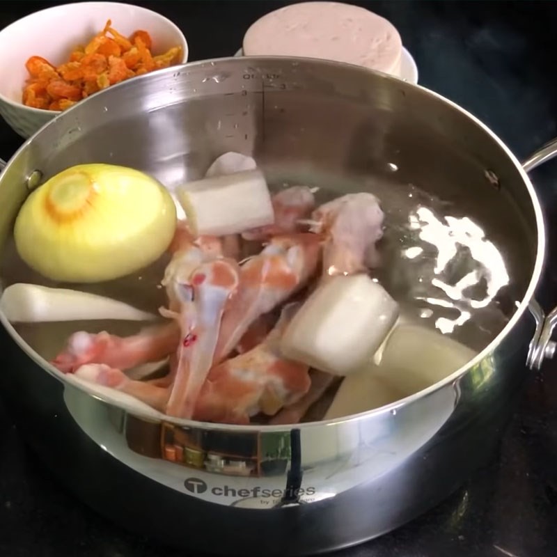 Bước 3 Nấu nước dùng Bún riêu tôm khô