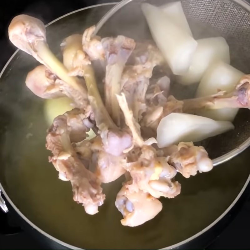 Bước 3 Nấu nước dùng Bún riêu tôm khô