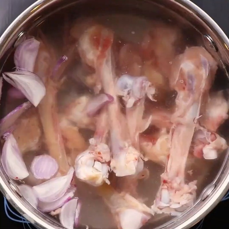 Bước 1 Nấu nước dùng Súp măng tây tôm