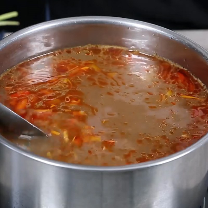 Bước 3 Nấu nước dùng Canh huyết heo nấu cay