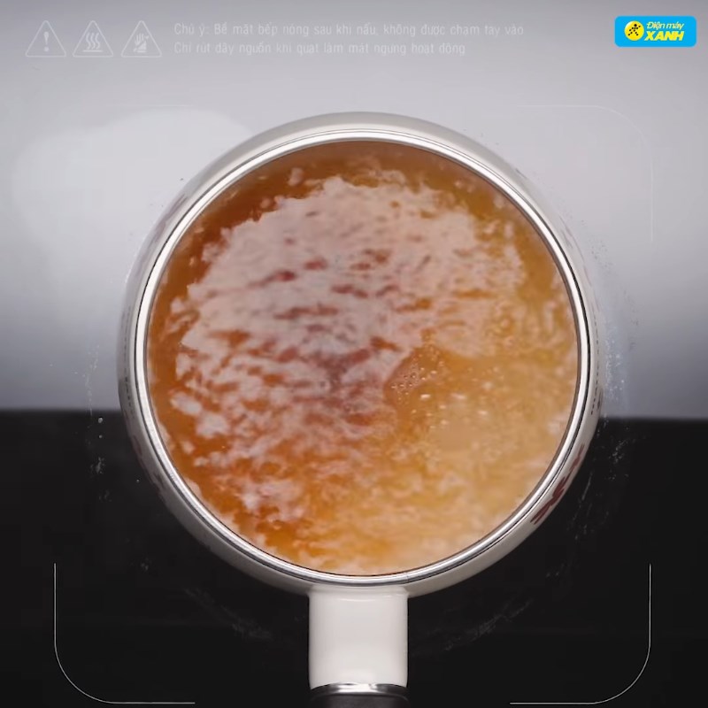 Bước 1 Nấu nước đường Trân châu hoàng kim