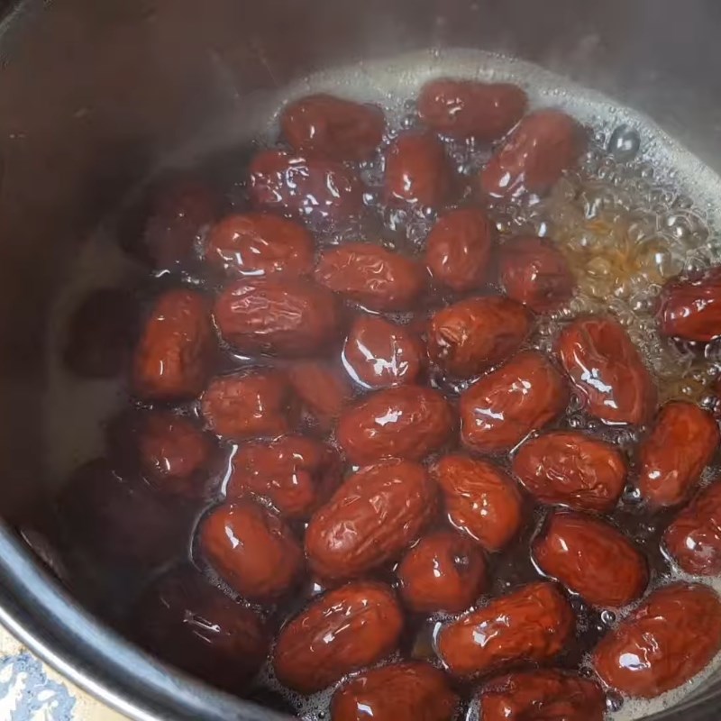 Bước 3 Nấu nước đường táo đỏ Trà tắc thảo mộc
